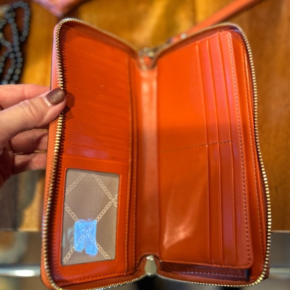 Michael Kors Signature jet set wallet - Picture 7 of 7